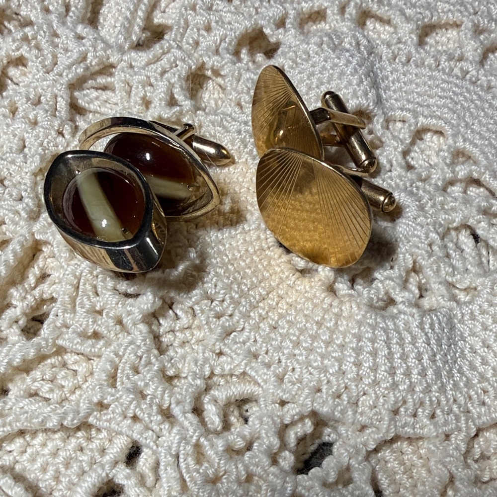 Vintage Sophisticated Gold and Brown Cufflinks